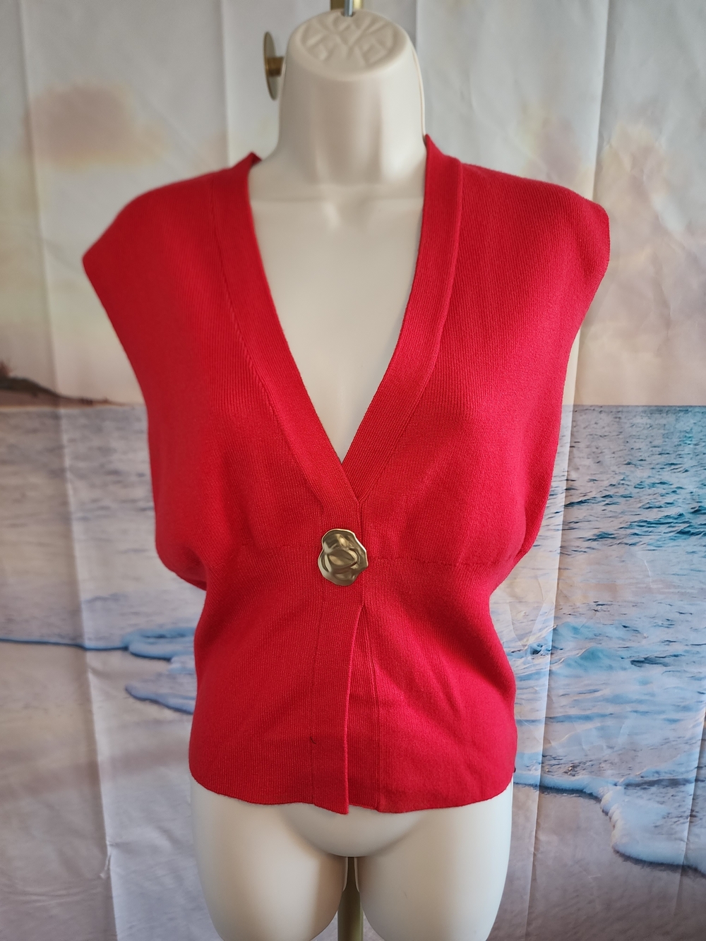 COMMENSE Red Sleeveless V-Neck Sweater with Gold Accent